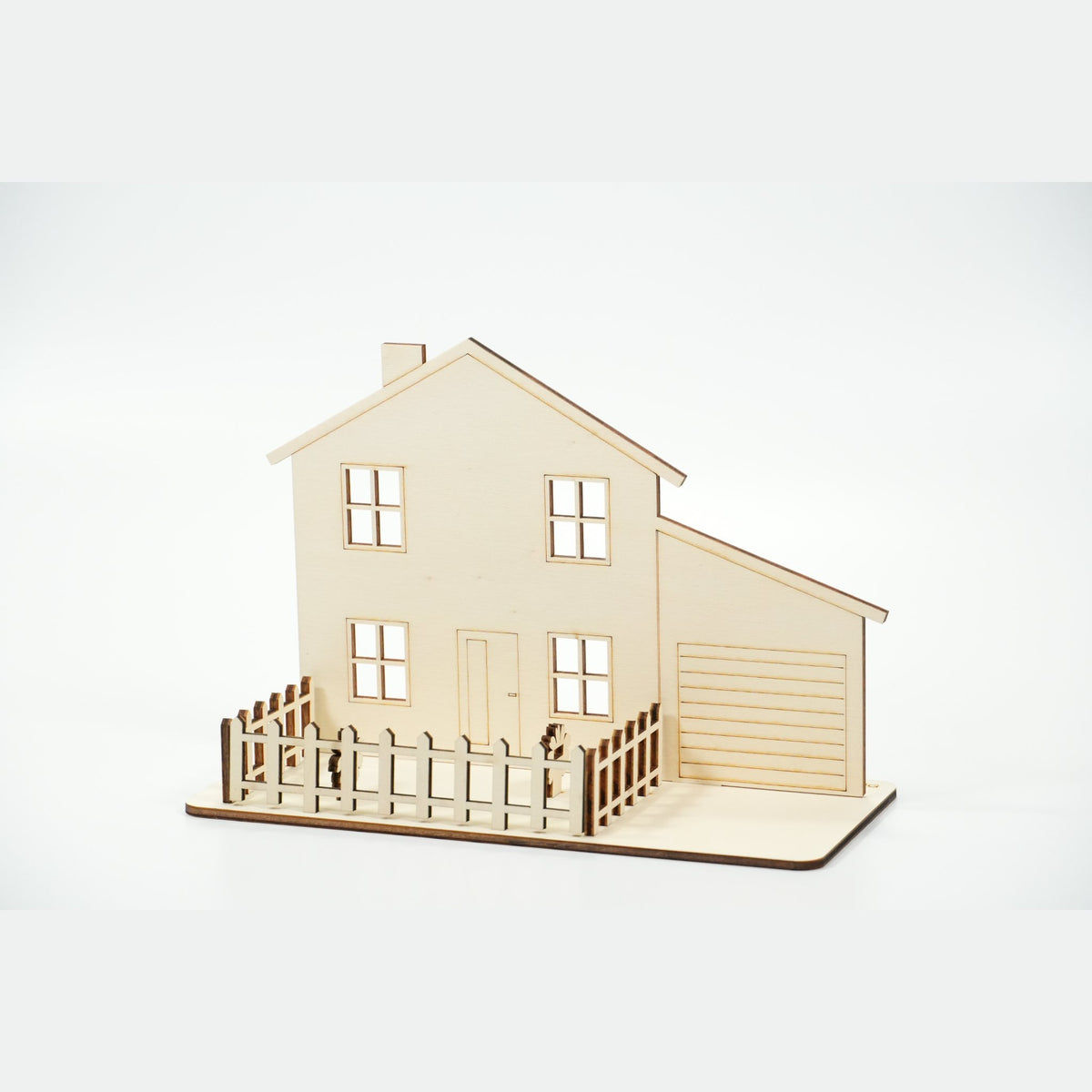 Holz-Geldgeschenk in Hausform mit Gartenzaun und Garage, handgefertigt, ohne Geld