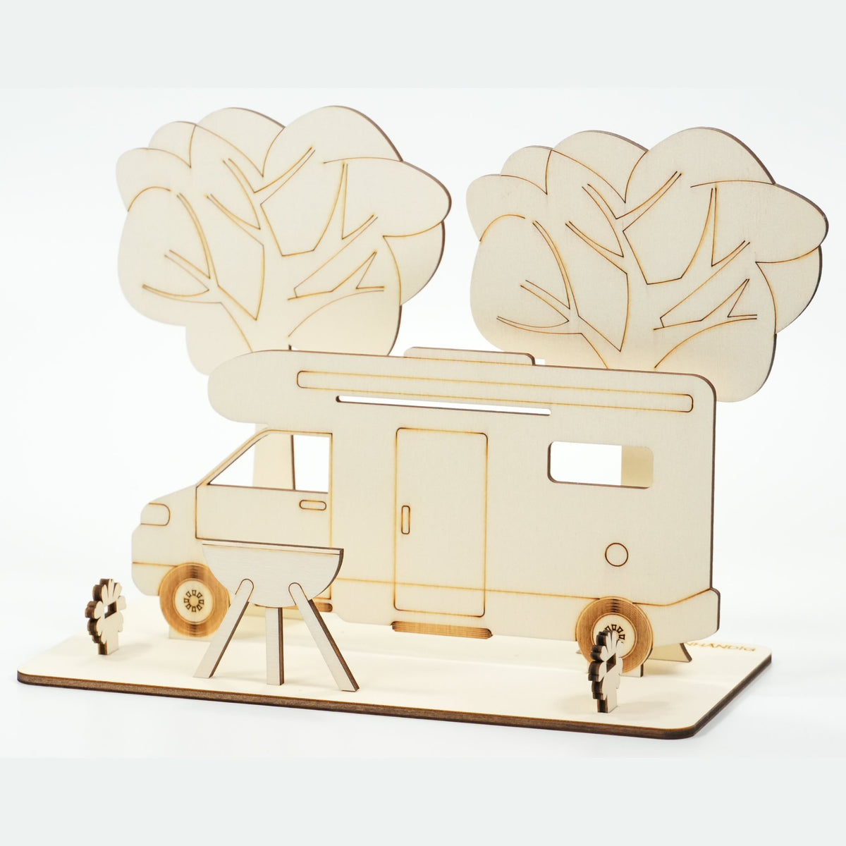 Holz-Wohnmobil mit zwei Bäumen und Grill, handgefertigt, ohne Geld